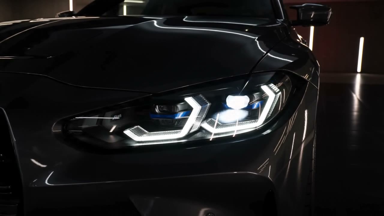 Forlygte på en grå BMW i showroom